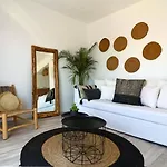 Thalia With Hot Tub And Sea View Apartment