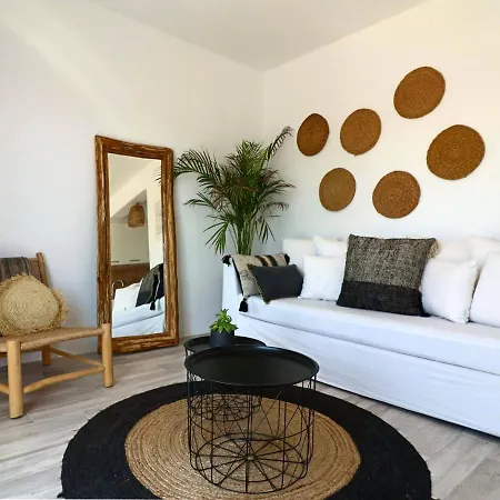 Thalia With Hot Tub And Sea View Apartman
